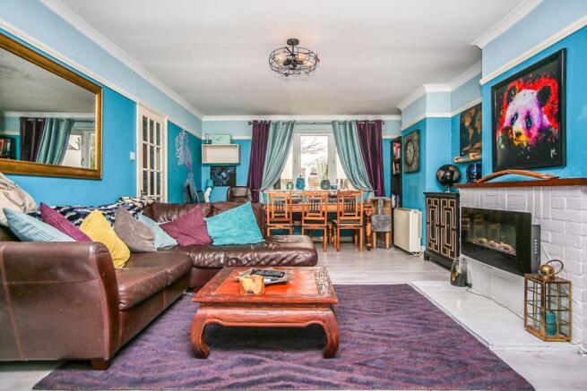 Lounge/Dining Room