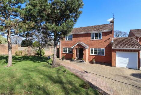 Hawkwell, Church Crookham, Fleet