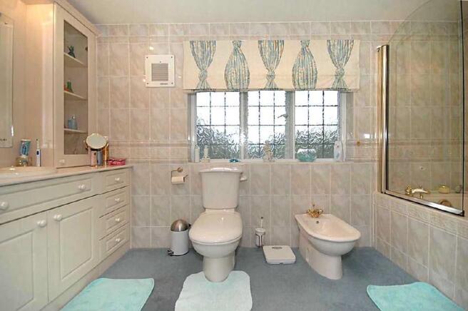 en suite bathroom