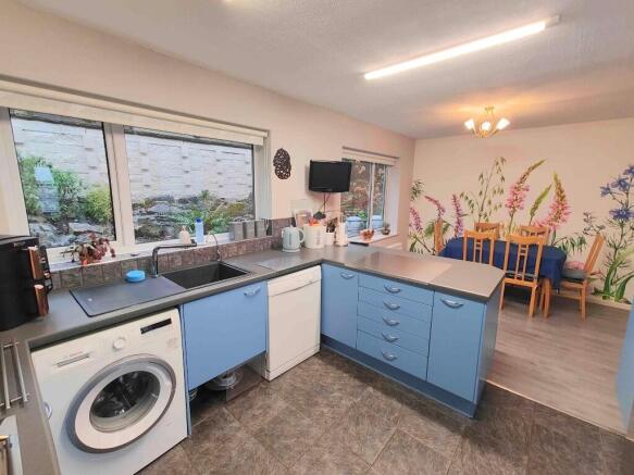 3 bed Semi-Detached for sale Image 9
