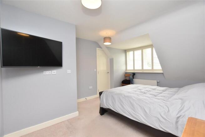 4 bed Link Detached House for sale Image 11