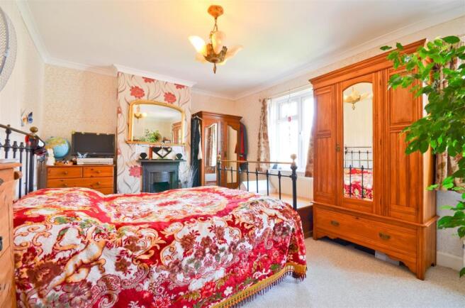 Bedroom 1.JPG