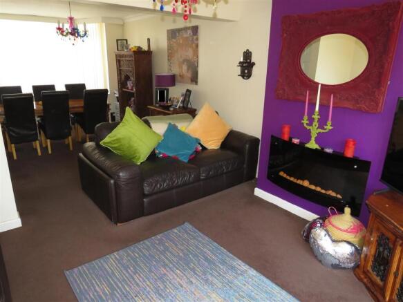 Lounge1.jpg