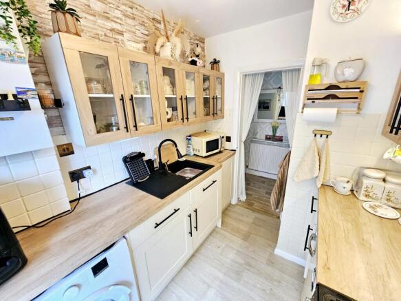 2 bed Flat for sale Image 5