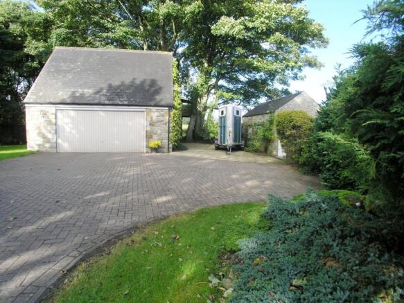 Detached Garage