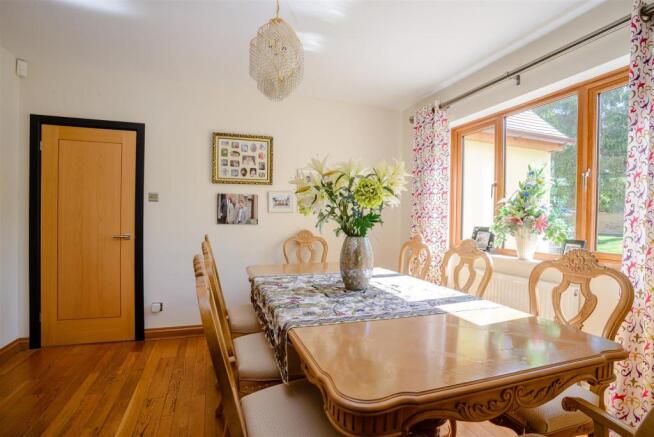 8386342-interior07.jpg