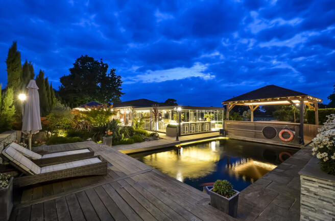 943CFCE8-838E-430...