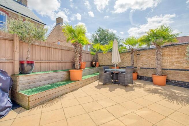 Courtyard Style G...