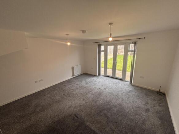 2 bed End of Terrace to rent Image 6
