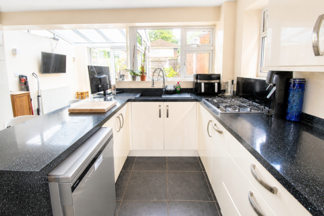 3 bed Detached for sale Image 8