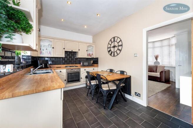 dining room 7561.jpg