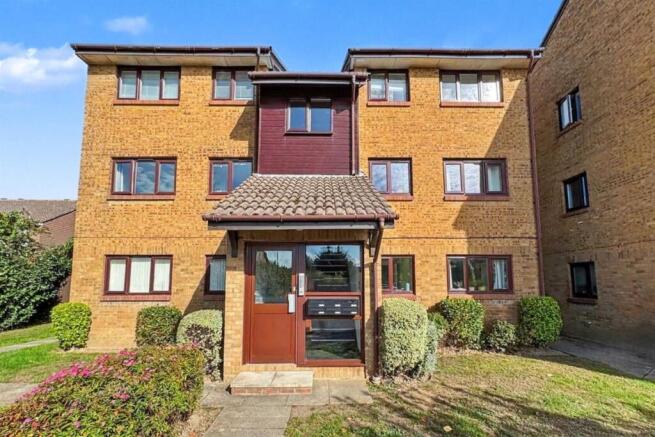 2-bed flat on Locks Heath, £170,000