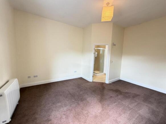 Ensuite bedroom.jpg