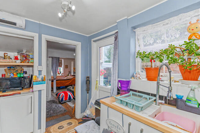 1 Broad Green, Wellingborough, NN8 4LE