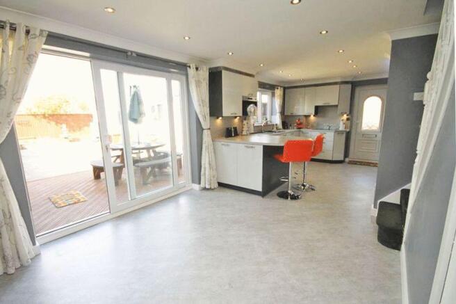 Kitchen diner ...