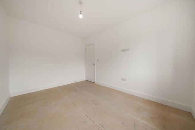 5 bed Detached for sale Image 9