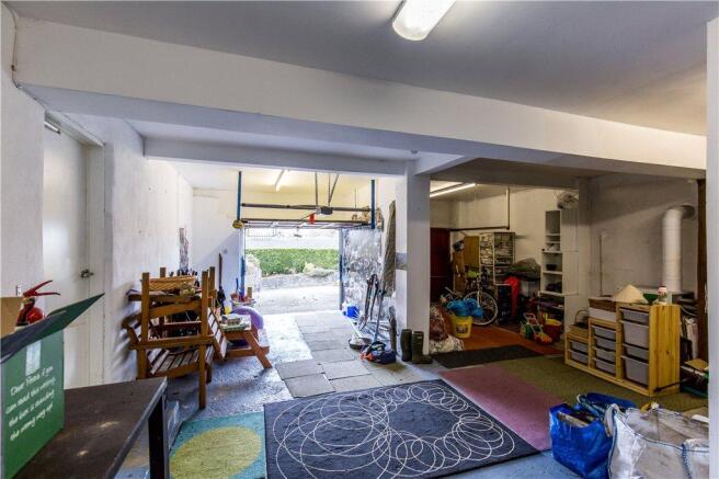 Garage/Workshop