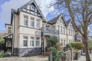 26, Grand Drive, Leigh-on-sea SS9 1BG