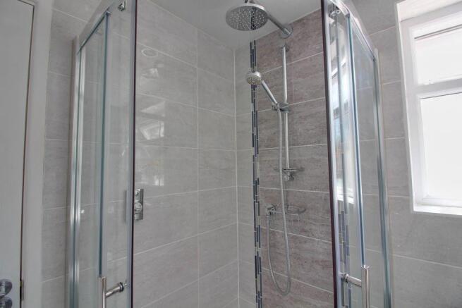 Ensuite to Bed 2
