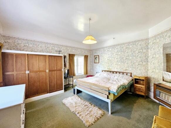 3 bed Flat for sale Image 9