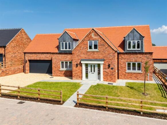 4 bed House for sale Image 4