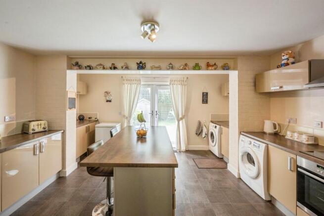 4 bed Town House for sale Image 9