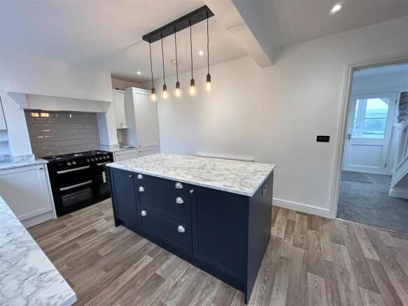3 bed Semi-Detached to rent Image 6