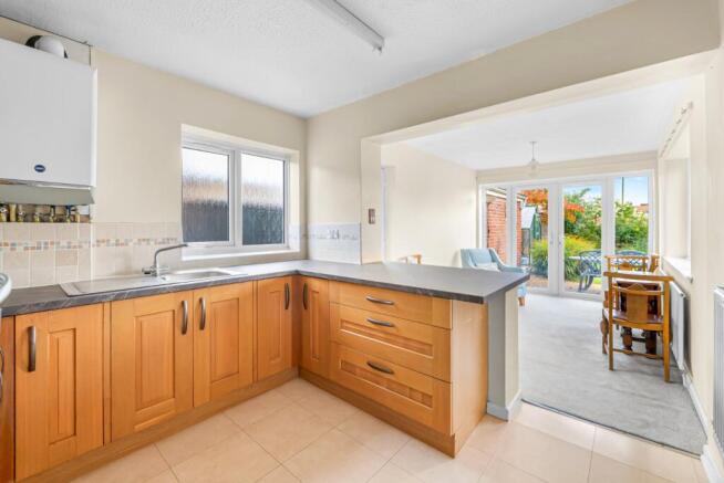 3 bed Bungalow for sale Image 4