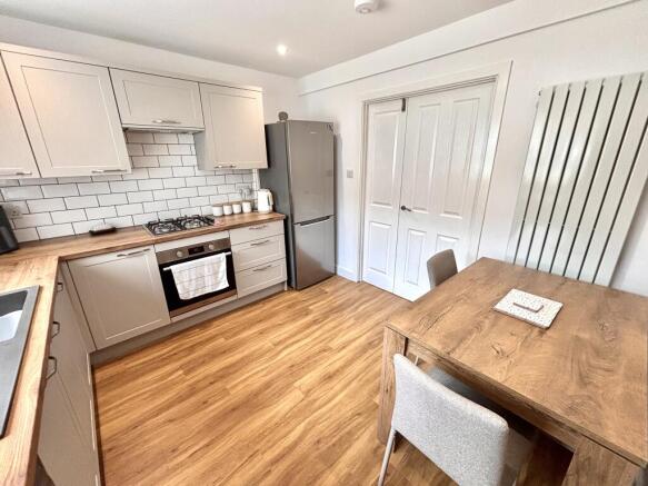 2 bed House to rent Image 5