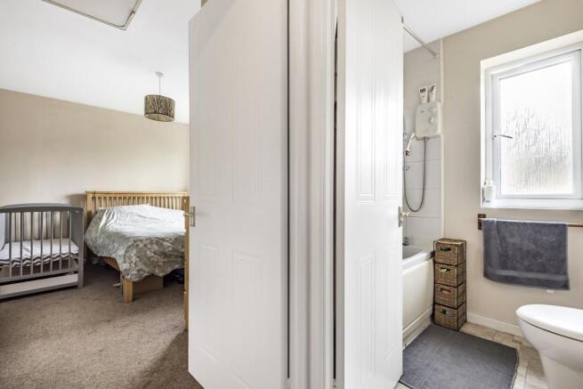 Bedroom/Bathroom