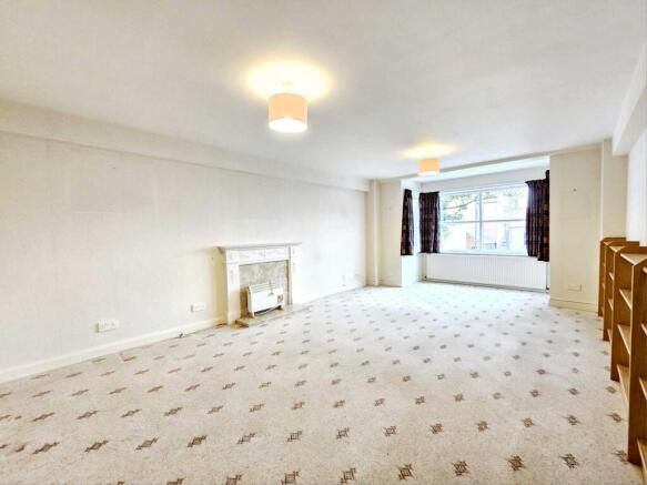 2 bed Flat for sale Image 2