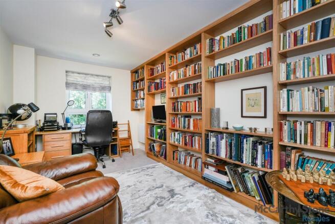 2 bed Apartment for sale Image 10