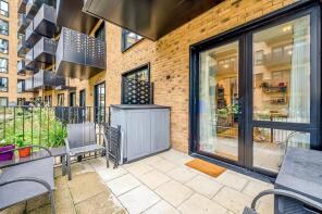 62, Sarsen House, Middle Road, London W7 3FR