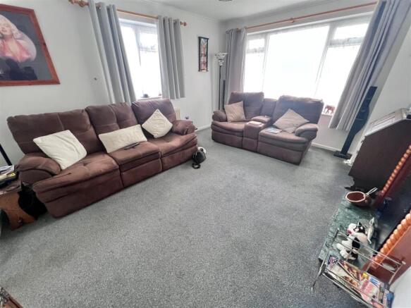 LOUNGE 1.jpg