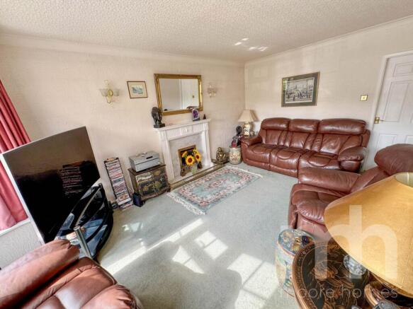 RAVENSWOOD DRIVE, Cheadle Hulme SK8 7DZ photo 4