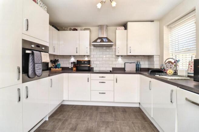3 bed Semi-Detached for sale Image 7