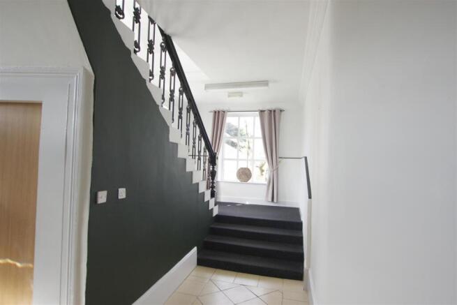 2 bed Apartment to rent Image 11