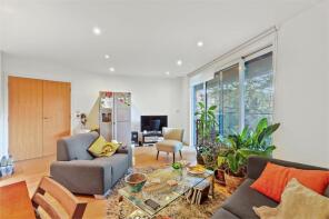 Flat 19, 4 Rossetti Apartments, Saffron Central Square, Croydon CR0 2FS