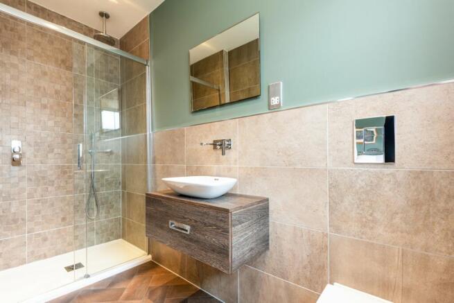En-Suite to Bedroom 2