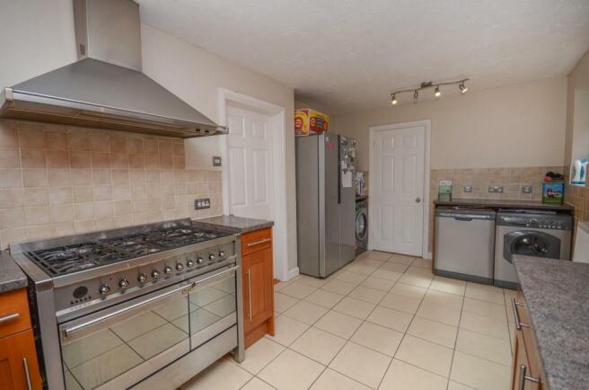 Kitchen pic 2.jpg