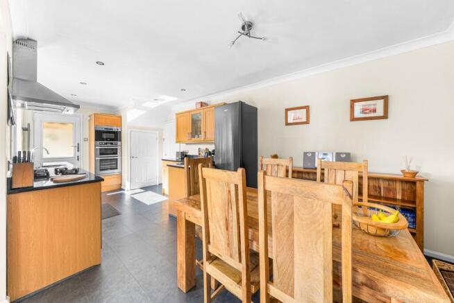 4 bed Detached for sale Image 5