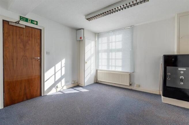 4 bed Town House for sale Image 7