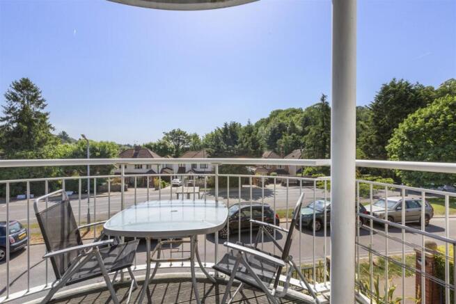 22 The Cedars, Cedar Ave, HP15 7DL-10.jpg