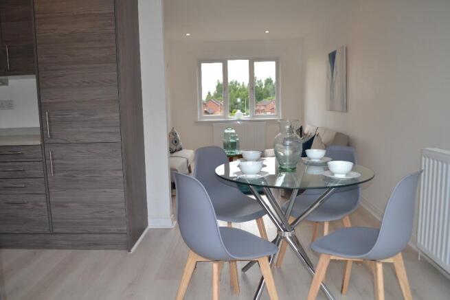 Kitchen / Dining 
