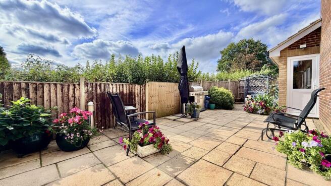 Side Garden/Patio