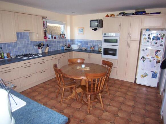 KITCHEN/BREAKFAST RM