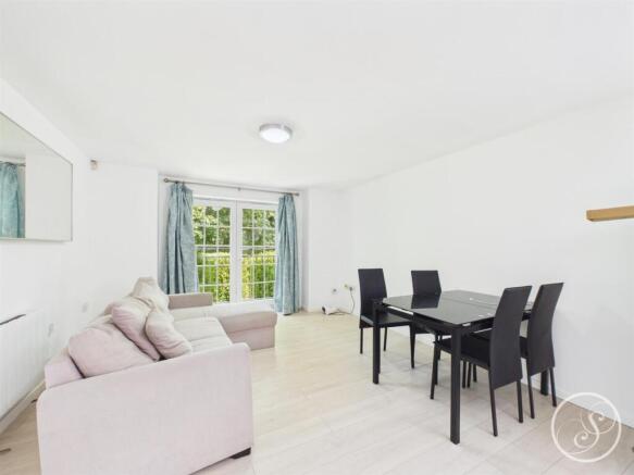 2 bed Flat for sale Image 4