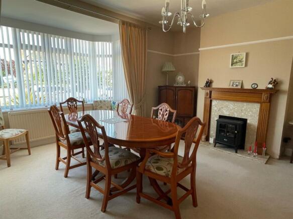 Dining room 2.jpg