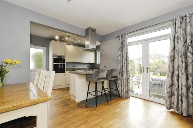 3 bed Semi-Detached for sale Image 12