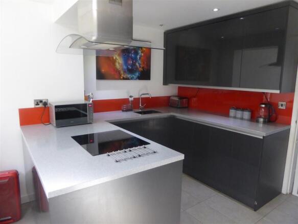 OPEN PLAN KITCHEN